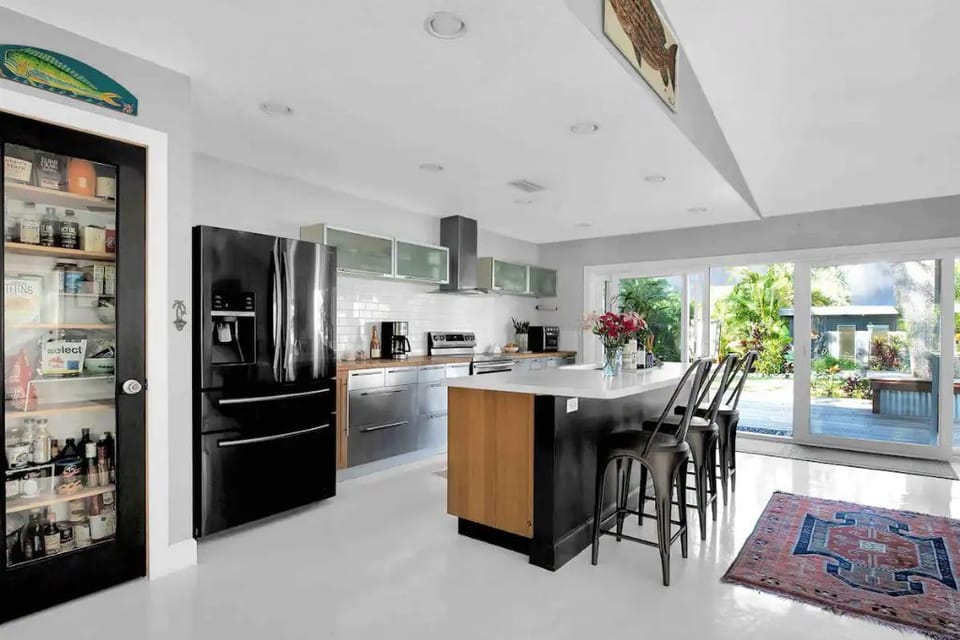 Modern well equipped kitchen!