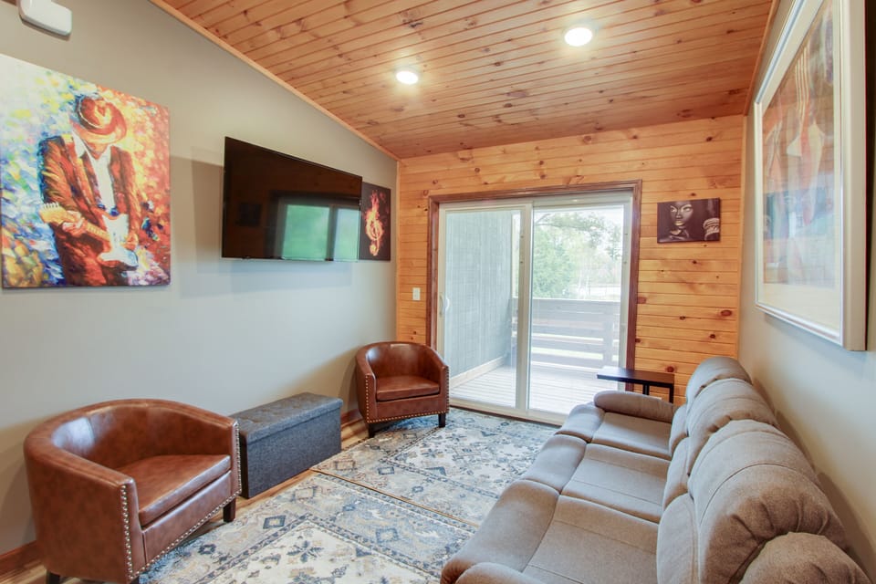 55 INCH SMART TV
80+Mbps  WIFI   Included