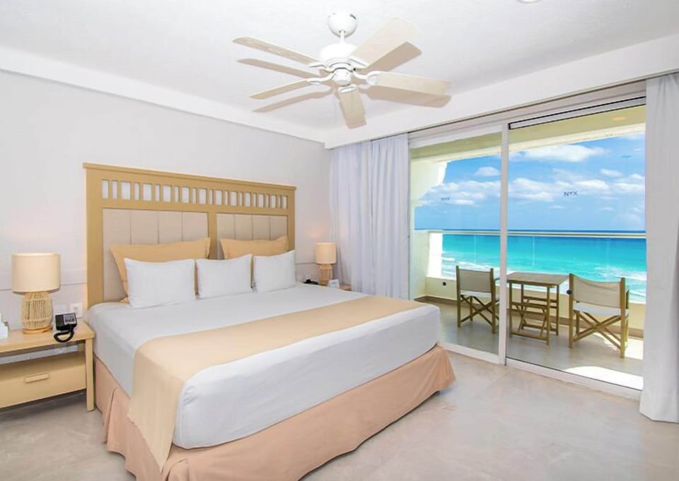 Junior Suite | Minibar, in-room safe, blackout drapes, iron/ironing board