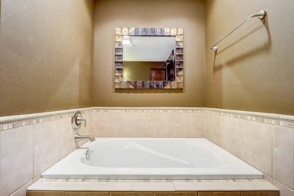 Jetted tub