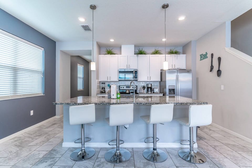 Fully Stocked Kitchen with island seating for 4