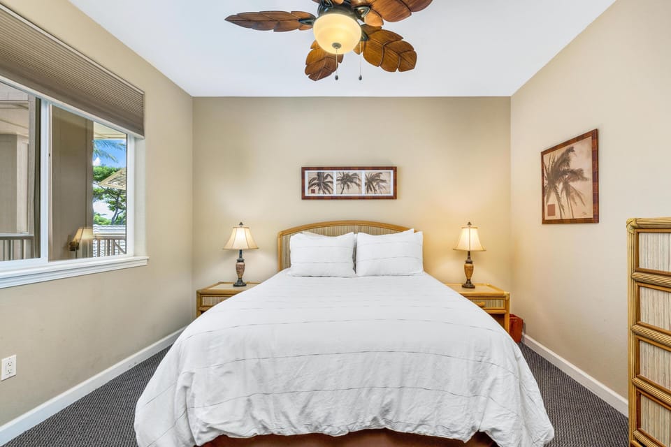 Guest bedroom with queen bed