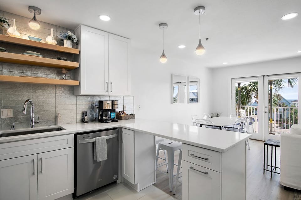 Brand new kitchen completely renovated