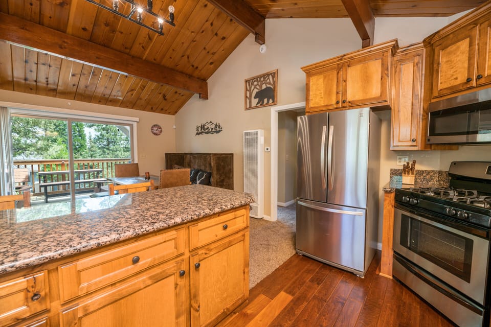 Beautiful Kitchen. - Newer appliances.
Coffee pot!