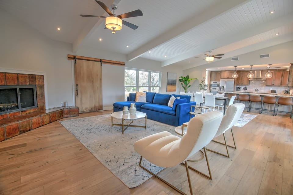 Living Room Area (Second Floor)