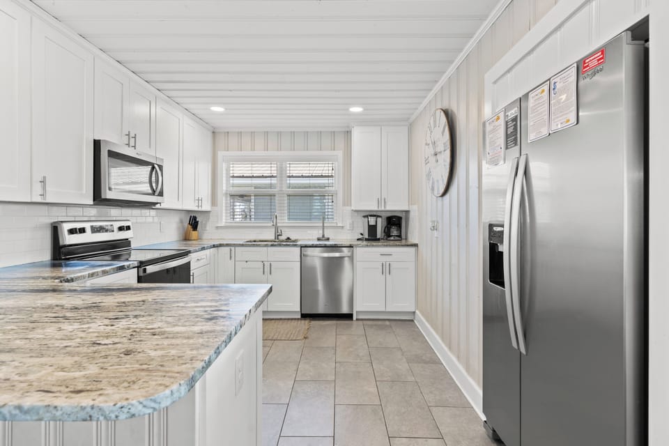 All modern appliances to make meal preparation a breeze.
