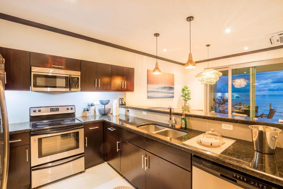 702s Full Kitchen