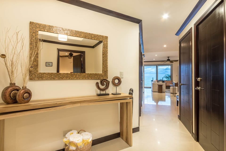 702s Entrance Table Mirror