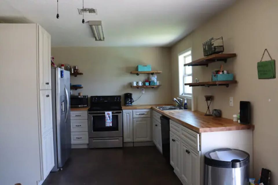Kitchen full view 