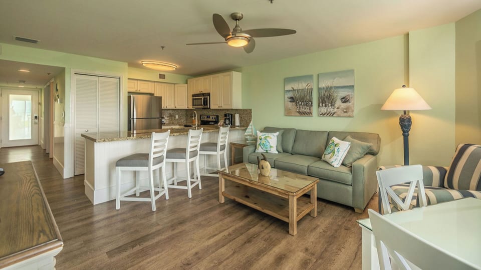 Open Floor Plan, Living Area, Dining Area, Kitchen