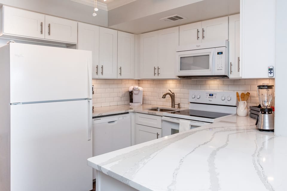 Whirlpool appliances. Icemaker. Quartz counters. Keurig AND drip coffee makers.