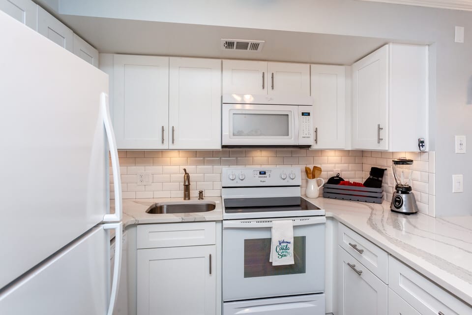 Wood cabinets. Commercial strength blender for smoothies and margaritas!