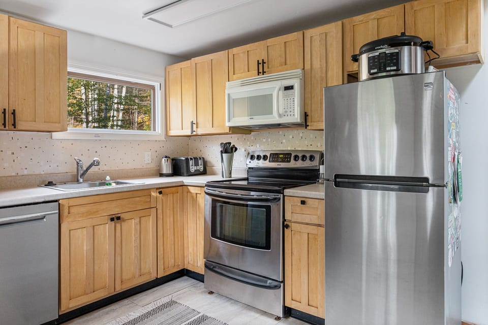 Kitchen. Fully equipped. Includes Keurig & drop coffee,kettle,toaster,slowcooker