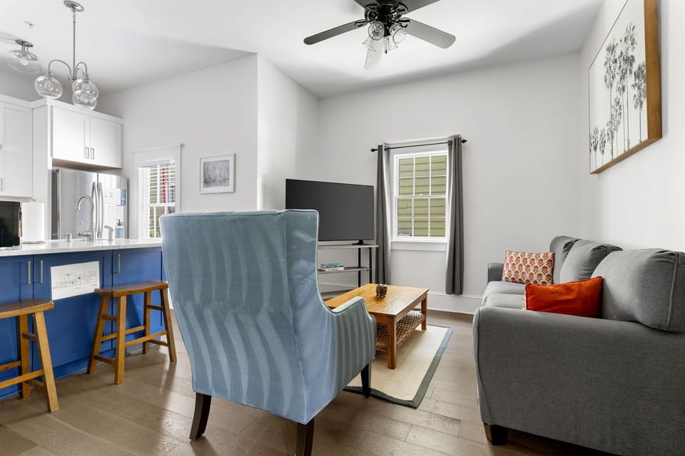 Airy and spacious – ideal for solo travelers, couples, or small families.