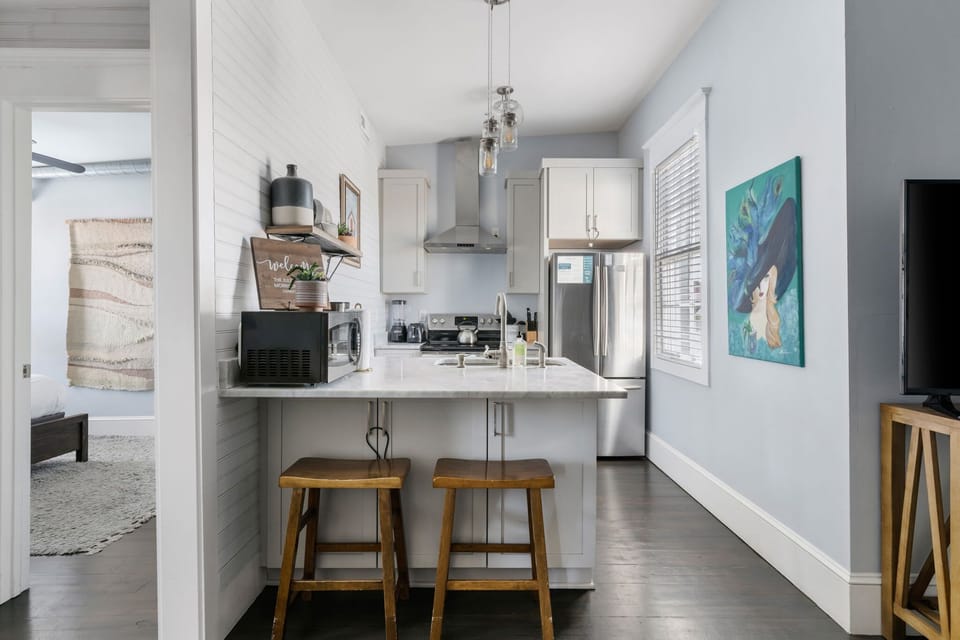 Chic bar seating for two – perfect for casual meals, morning coffee, or evening wine.