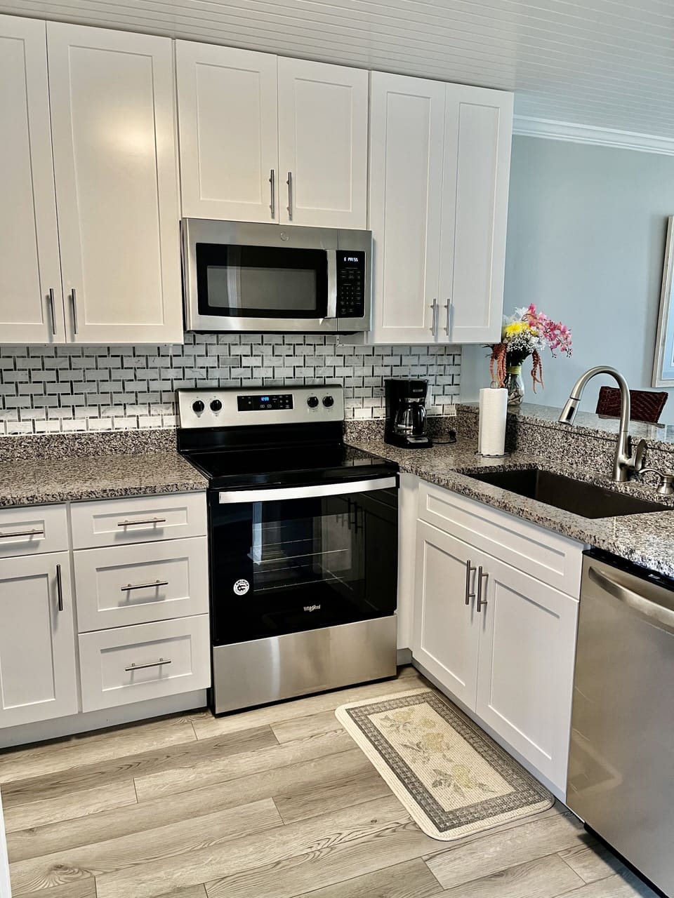Clean, modern, updated kitchen.  Well-stocked for all your beach vacation cooking needs.