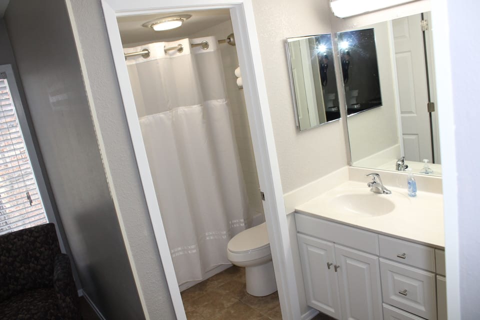 Bedroom 3 - full bathroom