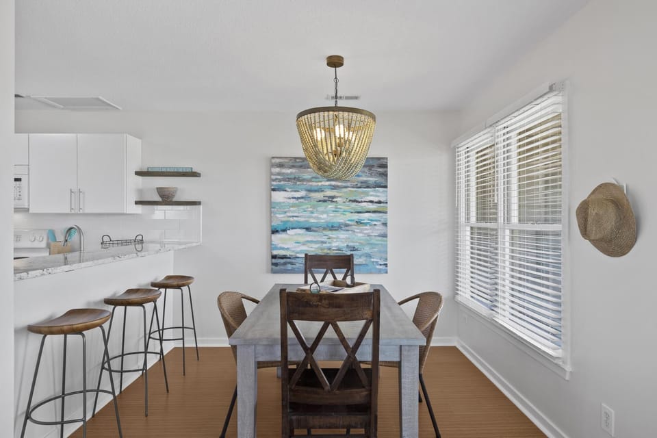 Dining room and counter seating