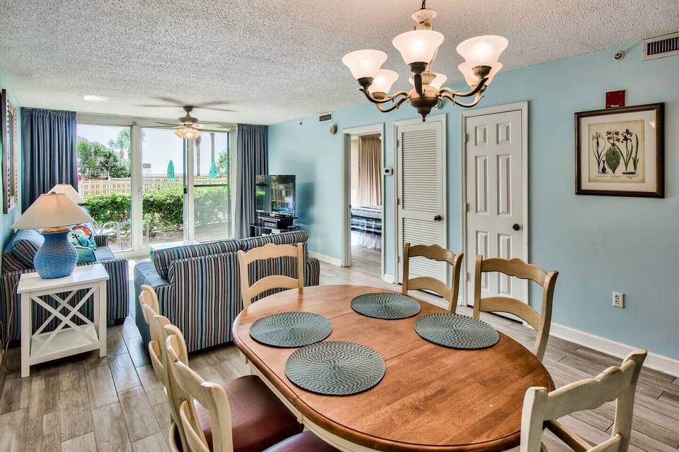 Open floor dinning 