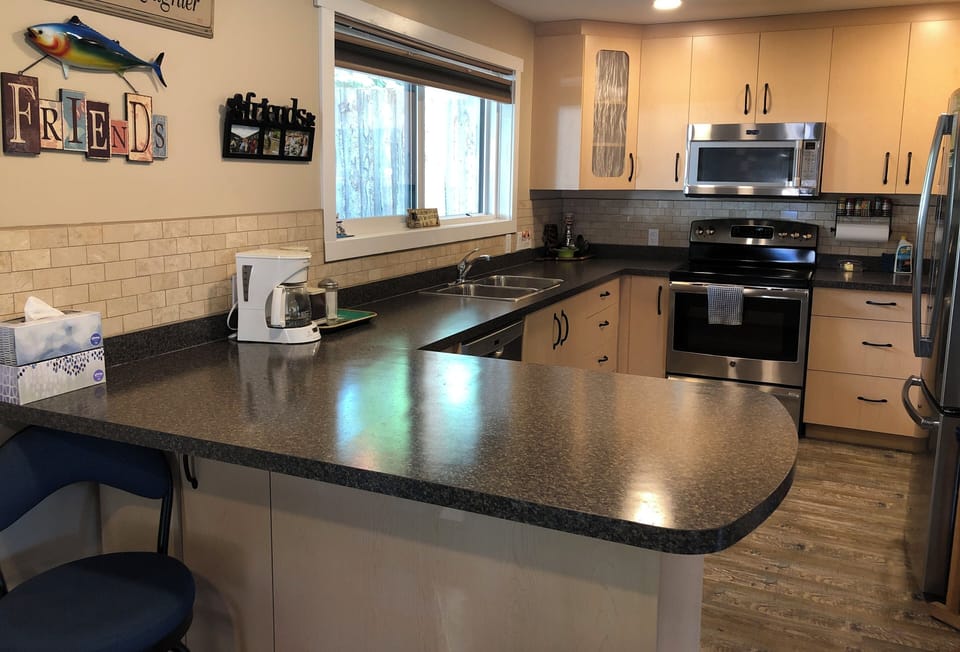 Large roomy kitchen to enjoy cooking together.