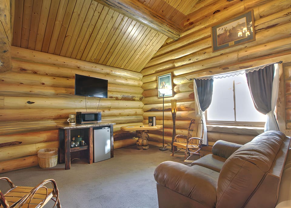 Exclusive Cabin, Ensuite (Madison Series- 1) | Iron/ironing board, WiFi, bed sheets