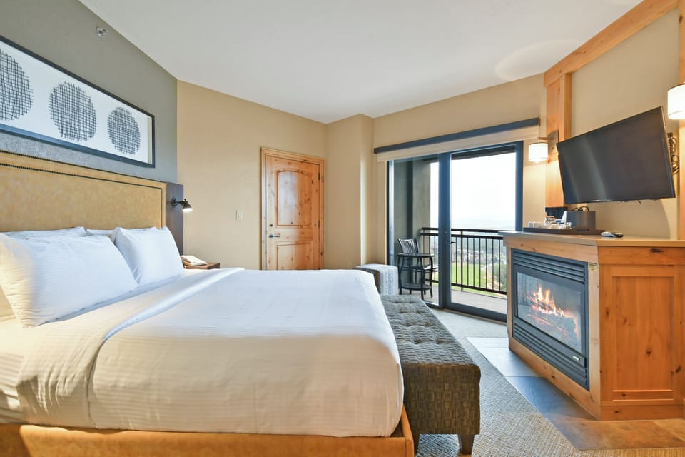 Premium bedding, pillowtop beds, in-room safe, iron/ironing board