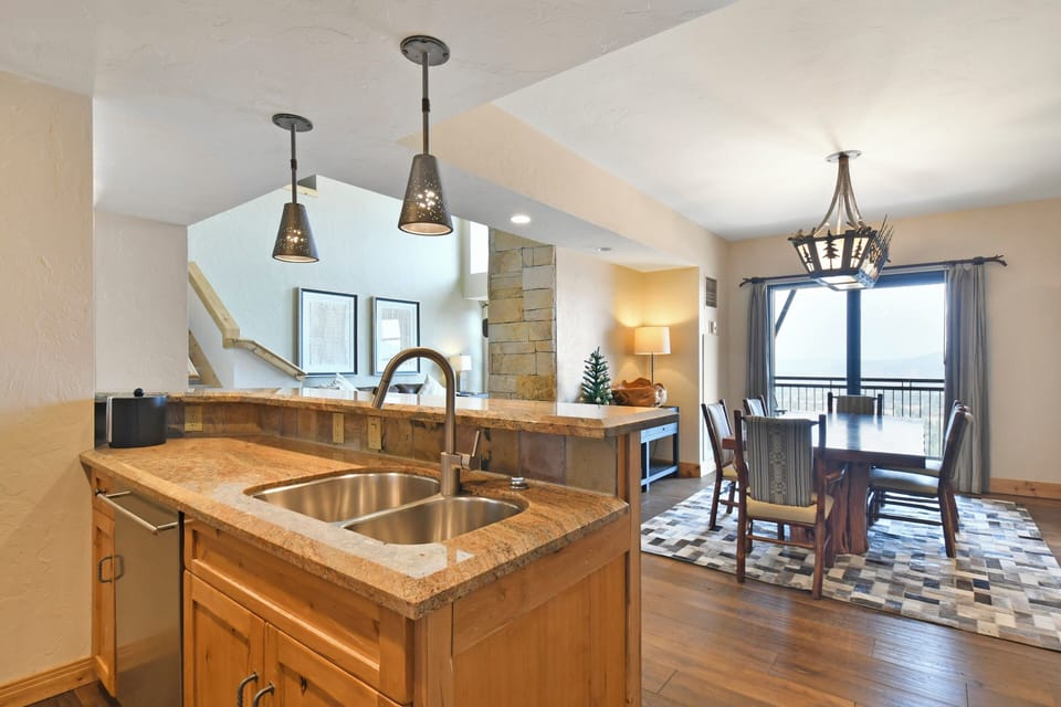 Penthouse, 3 Bedrooms | Private kitchen | Coffee/tea maker