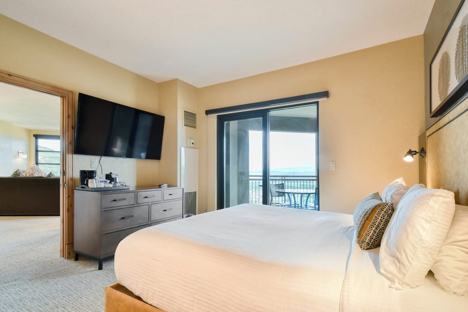 Studio (Residence with Loft) | Premium bedding, pillowtop beds, in-room safe, iron/ironing board