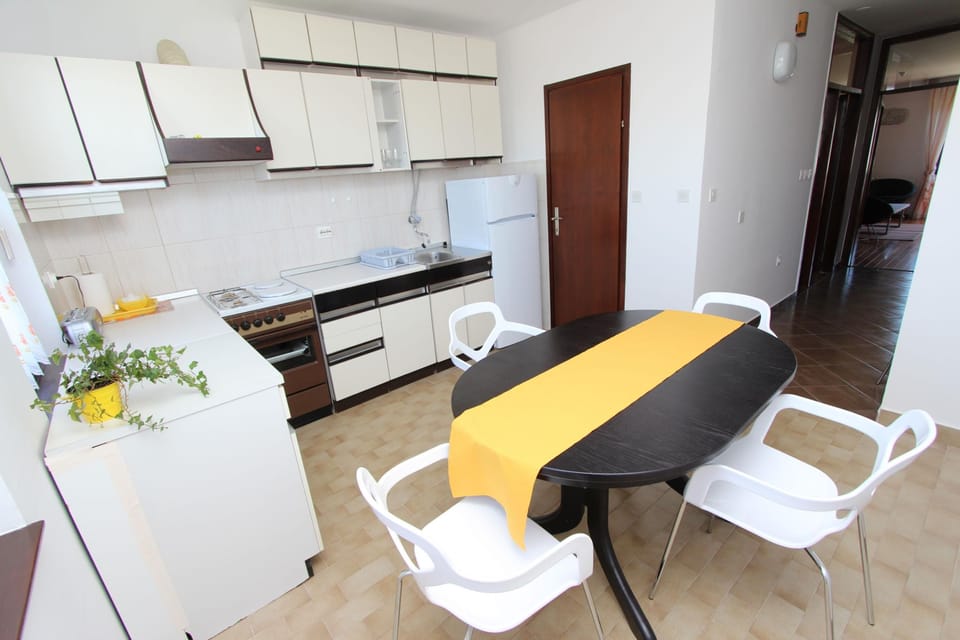 Apartment, 2 Bedrooms, Balcony | Private kitchen | Fridge, microwave, stovetop, electric kettle