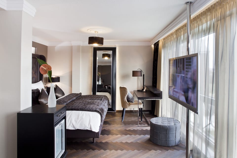 Hypo-allergenic bedding, free minibar items, in-room safe