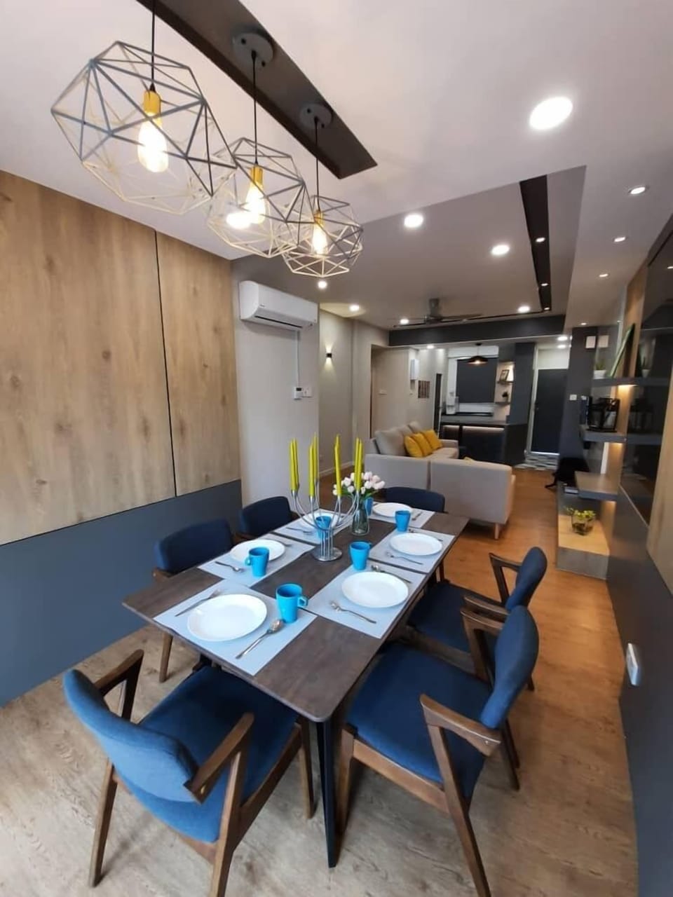 Family Apartment, 3 Bedrooms | In-room dining