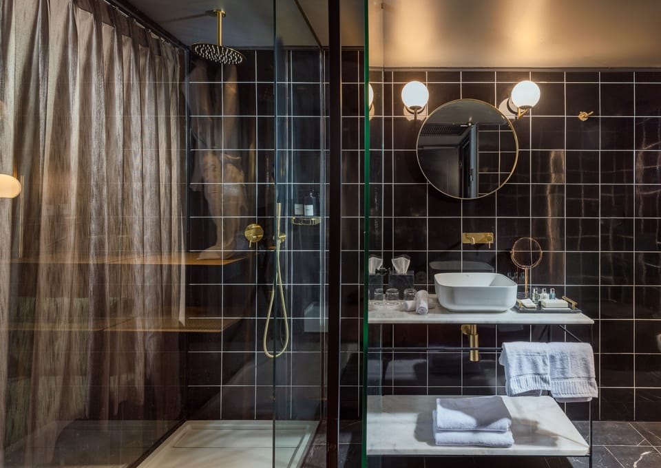 Terrace Room with Jacuzzi | Bathroom shower