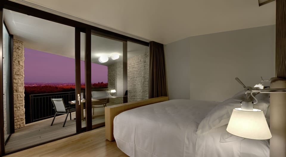 Premium bedding, down comforters, minibar, in-room safe