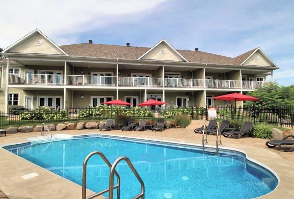 Facade en ete condo bromont 1024 12028347