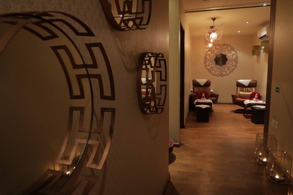 Couples treatment rooms, body treatments, hot stone massages