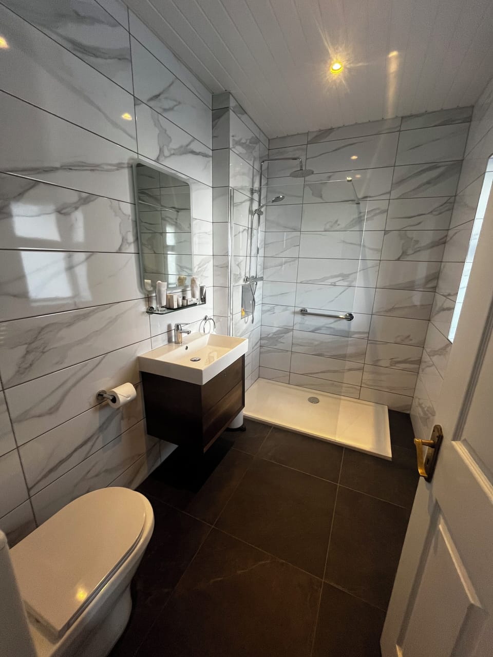 Double/Twin/Family (Partial seaview) | Bathroom | Shower, rainfall showerhead, free toiletries, hair dryer (on request)