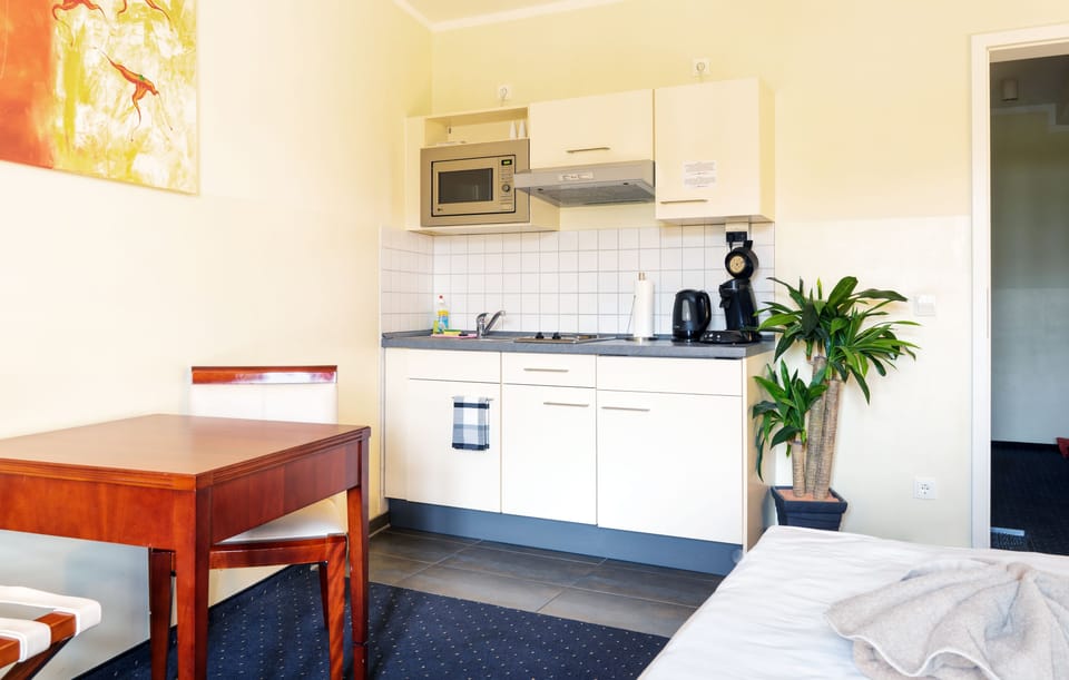 Superior Apartment, 2 Bedrooms, Kitchen | Private kitchenette | Highchair, paper towels