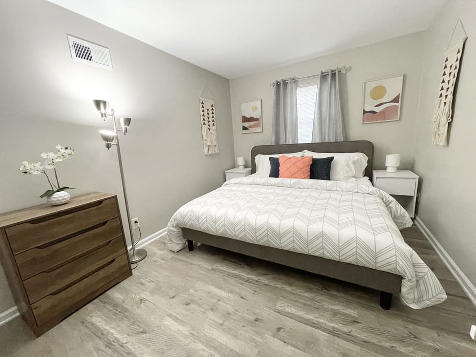 King Bedroom (3)
