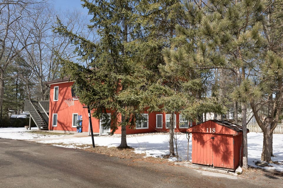 driveway entrance
