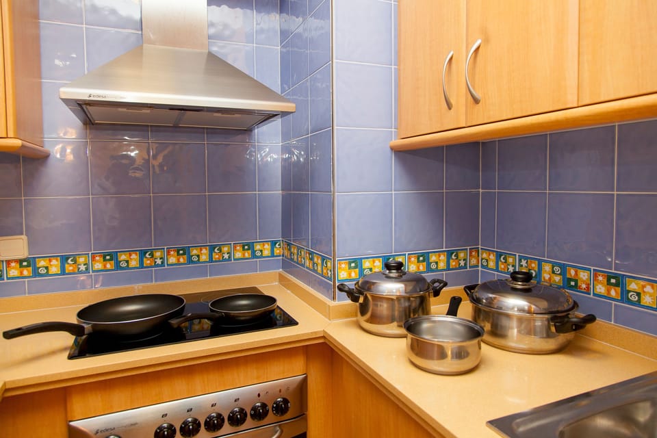 Standard Apartment, Balcony | Private kitchenette | Fridge, microwave, electric kettle, toaster