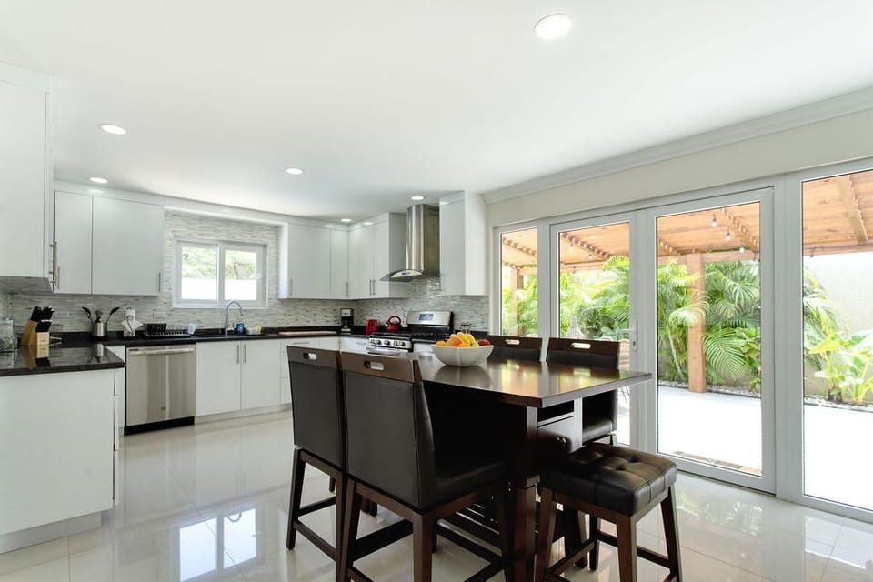 Full Kitchen 