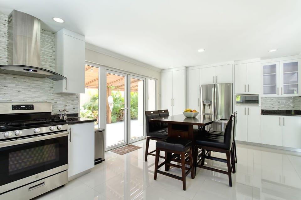 Full Kitchen 