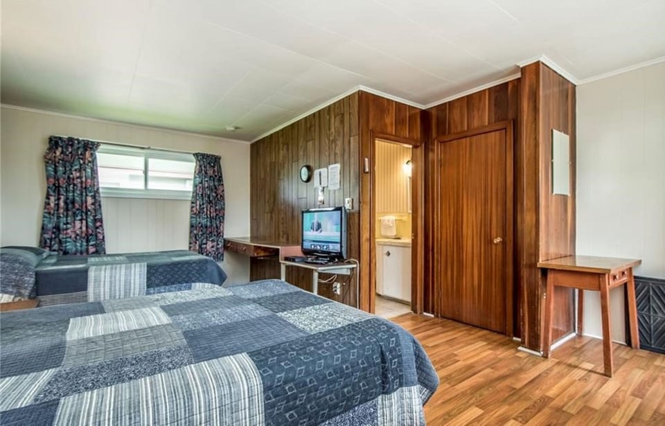 Comfort Double Room, 2 Double Beds | Select Comfort beds, individually furnished, desk, iron/ironing board