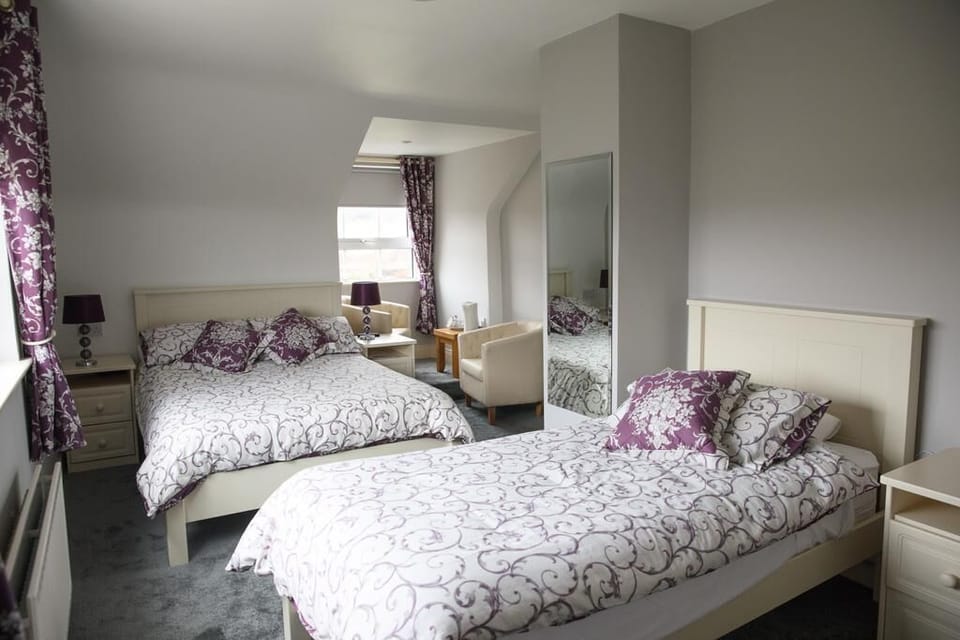 Family Room | Iron/ironing board, free WiFi