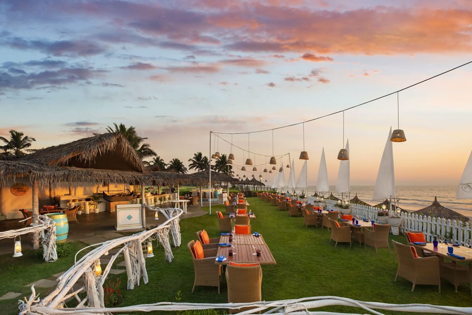 3 restaurants; breakfast, lunch, and dinner served