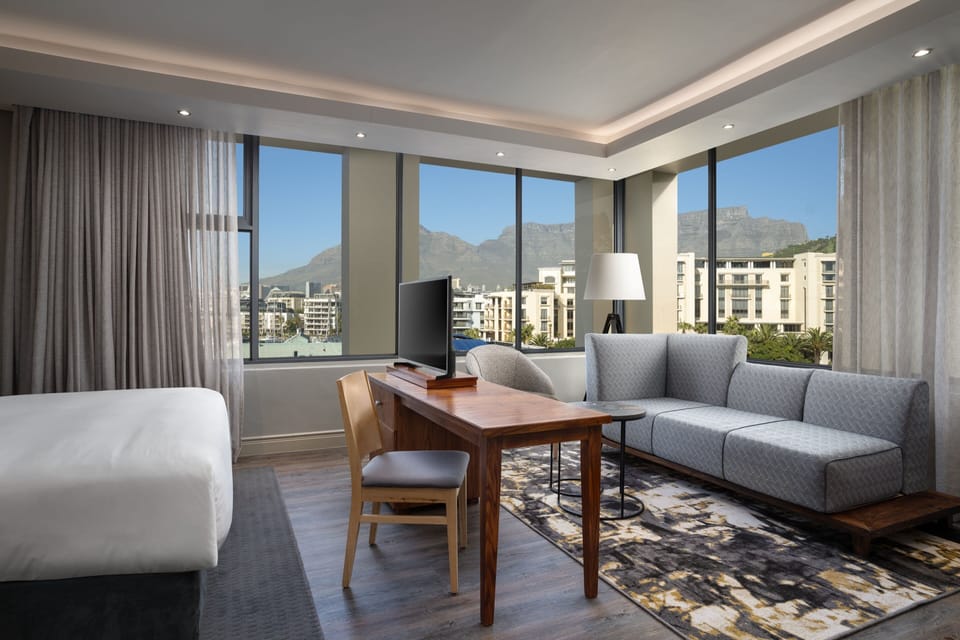 Premium bedding, in-room safe, desk, laptop workspace