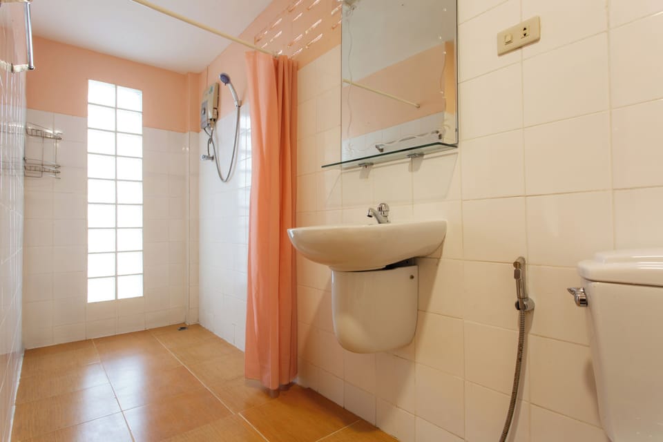 Superior Family Bungalow | Bathroom | Shower, rainfall showerhead, towels, soap