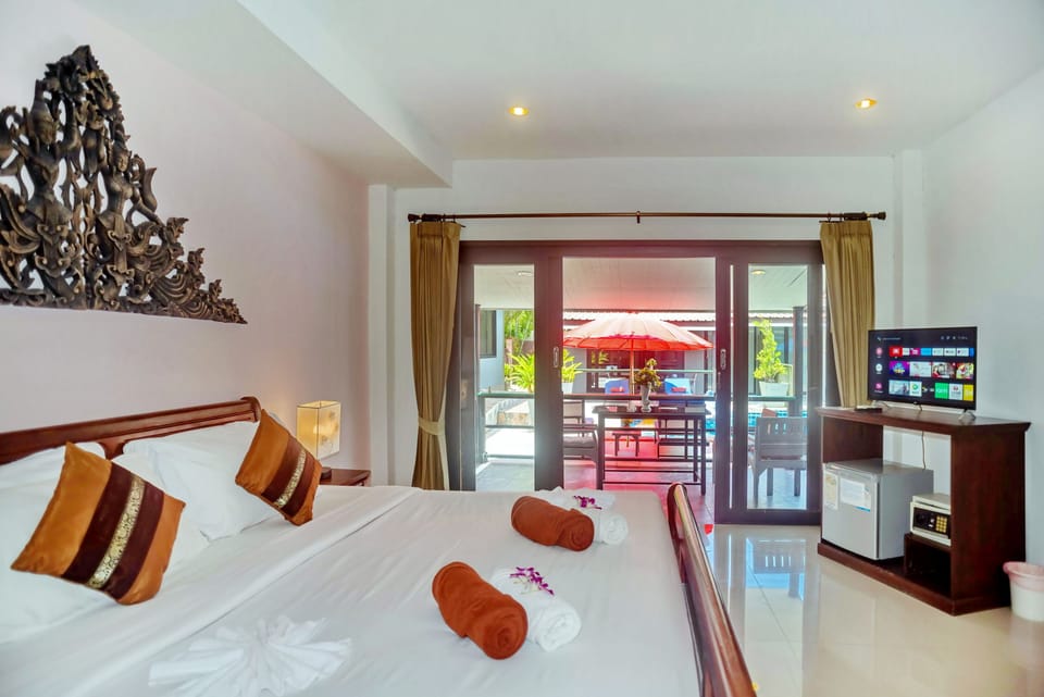 Grand Deluxe Room | Minibar, in-room safe, desk, WiFi (free)