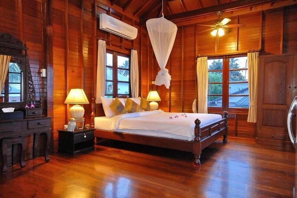 Suite, Sea View | Minibar, in-room safe, desk, WiFi (free)
