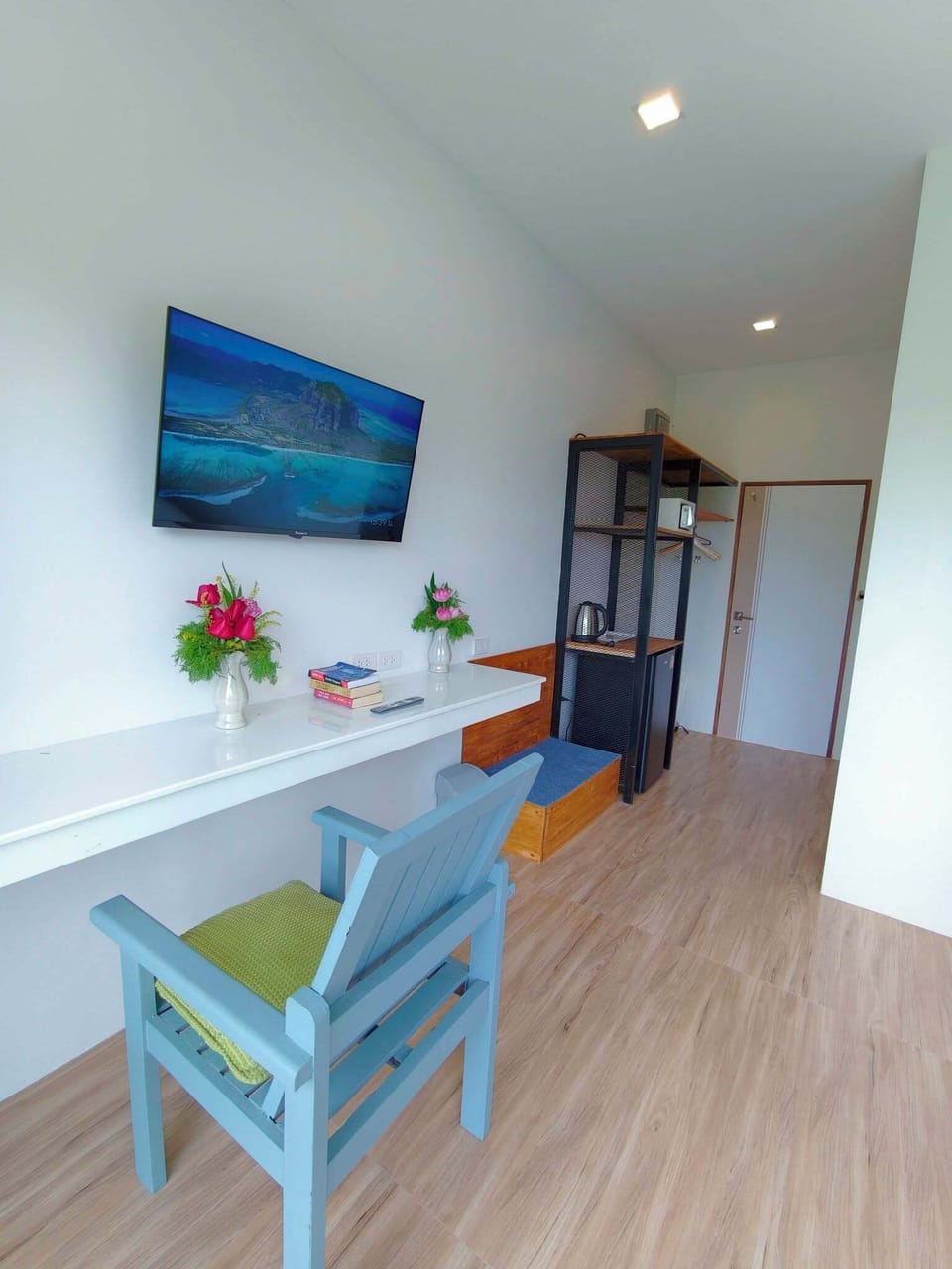 Florist Residence | Living area | TV
